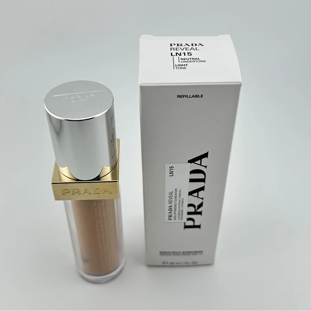 🆕 PRADA - Reveal Skin-Optimizing Refillable Soft Matte Foundation in LN15